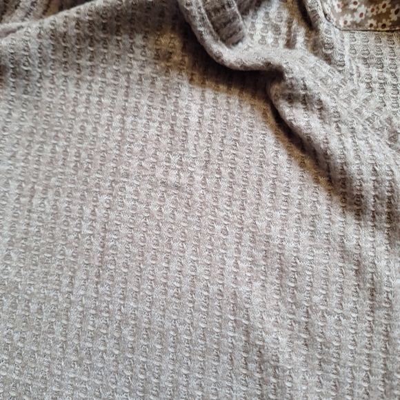 By Antropologie Light Taupe V-Neck Knit Top - Picture 11 of 12